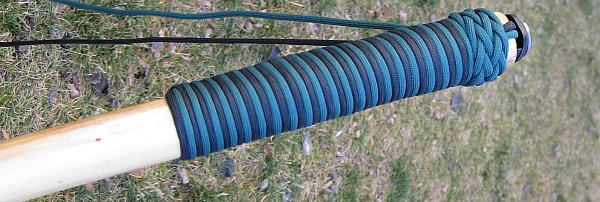 Two color paracord wrap with gaucho knot